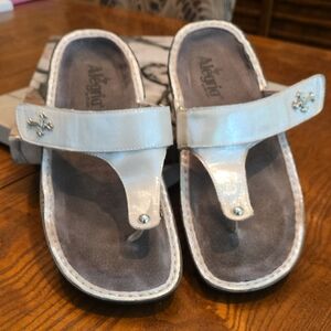 Alegria Silver White Metallic Flip Flops Adjustable Size 40